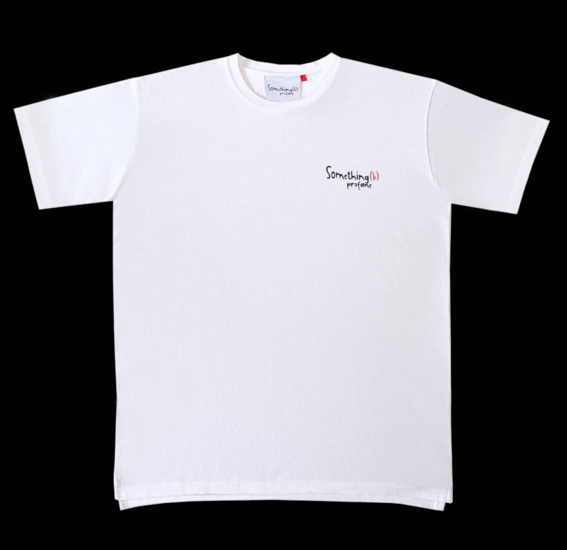 Weisses tshirt mit Logo blackbackground